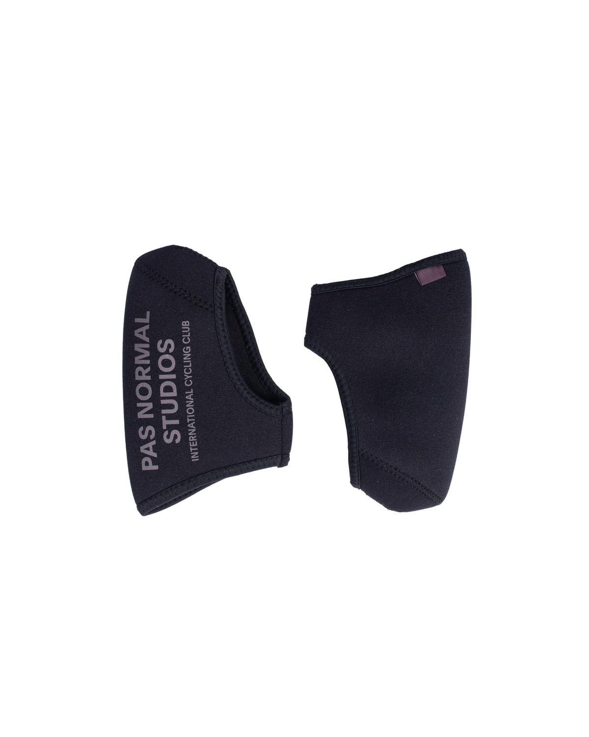 Cubrepuntera Pas Normal Studios Logo Unisex Negro